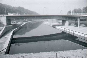 Oberesslingen, Unterer Vorhafen, flussabwärts