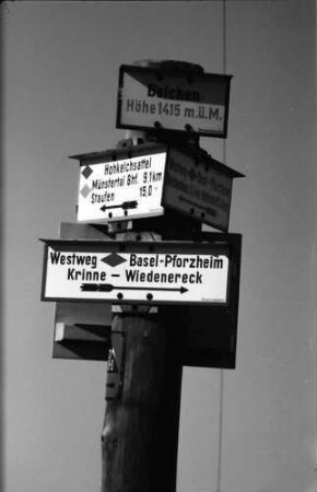 Belchen: Wegweiser auf dem Belchen