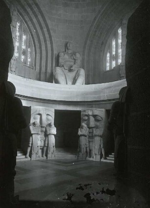 Leipzig, Völkerschlachtdenkmal : Leipzig. Völkerschlachtsdenkmal. B. Schmitz. Krypta und Ruhmeshalle mit Plastik "Volkskraft" (von F. Metzner)