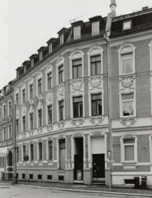 Wohnhaus mit ehem. Laden