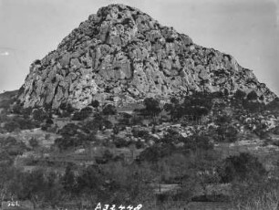 Berg : Blick auf einen zerklüfteten Berg, in der Nähe von Randa