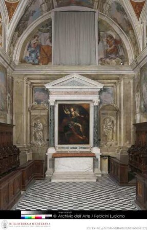 Dekoration der Altarwand (Verkündigung, Petrus und Paulus)