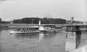 Personen-Seitenraddampfer "Dresden" (1926, Werft Laubegast) bei Dresden-Pillnitz, Fahrt stromauf
