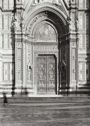 Florenz. Dom Santa Maria del Fiore 1296 begonnen, 1871-1887 fertiggestellt). Portal