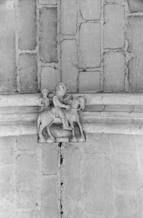Schlussstein mit der Darstellung vom Heiligen Martin von Tours