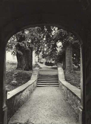Schloss Rothschönberg, Blick in den Schlosspark