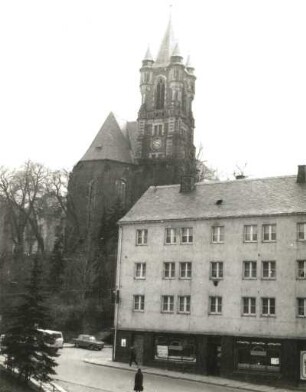 Annaberg-Buchholz, Karlsbader Straße 24. Wohnhaus. Straßenansicht gegen Stadtkirche St. Katharinen