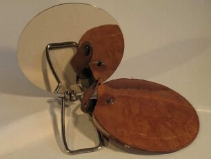 RASIERSPIEGEL AUS METALL