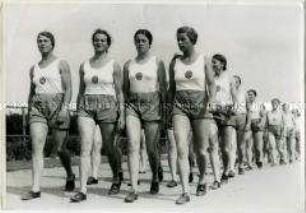 Arbeitsmaiden des Reichsarbeitsdienstes in Sportkleidung