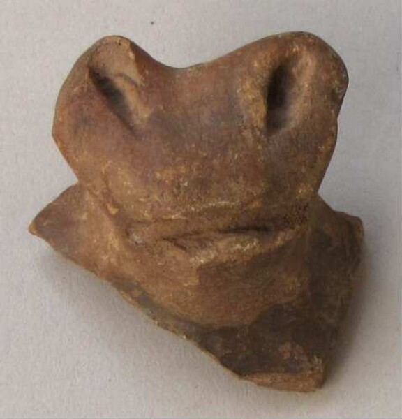 Figurine en argile (fragment de récipient)