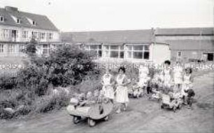 Außenbereich des Kindergartens des VEB Leuna-Werke "Walter Ulbricht"