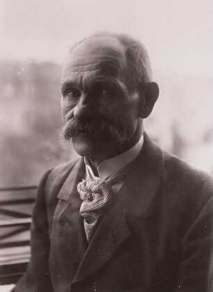 Porträt August Helas