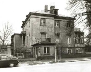 Dresden-Strehlen, Oskarstraße 6. Villa. Um 1880. Straßenansicht mit Hauseingang