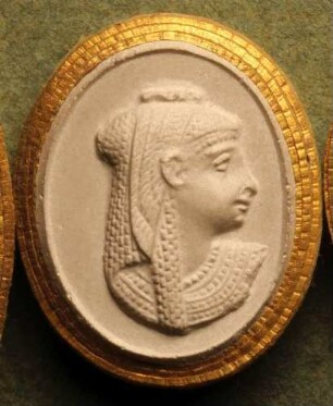 Profilkopf der Isis mit Geierhaube (Daktyliothek, Erstes Mythologisches Tausend)