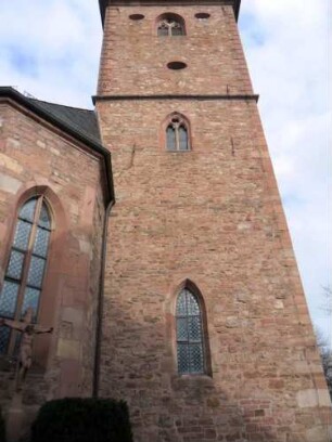 Stadtkirche-Kirchturm von Süden (im Kern 14 Jh - im 16 Jh überarbeitet - Obergeschosse 1642 erneuert) in Übersicht