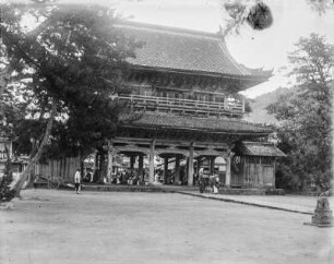 Gebäude : Gebäude auf einer Steinterrasse im chinesischem Architektur style