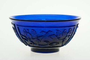 Blaue Schale mit Blütenzweigen und Vögeln in Kartuschen