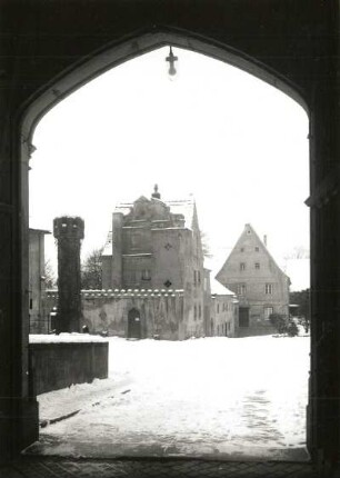 Schloss Püchau, Heinrichsburg : Püchau. Schloss, sogenannte Heinrichsburg. Ansicht vom Schloßportal