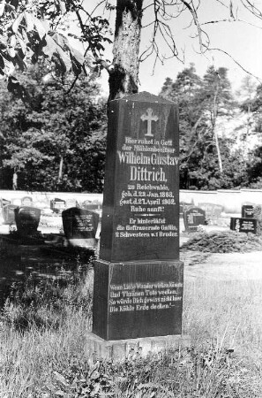 Boxberg/O.L.-Reichwalde. Grabstein Mühlenbesitzer Wilhelm Gustav Dittrich