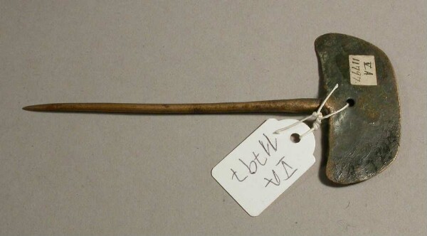 Bronze garment pin (Tupu)