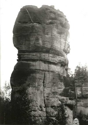 Sächsische Schweiz, Affensteine. Friensteinwächter. Seilschaft Ehrhardt Renger bei der nicht anerkannten Erstbegehung des Alten Weges (VIIc) bei der Baustelle am Gipfelkopf