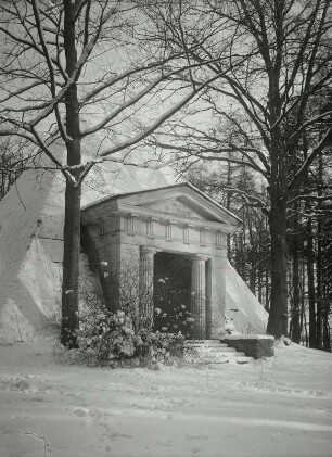 Machern, Mausoleum im Schlosspark