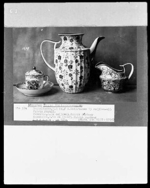 Deckeltasse mit Untertasse, Teekanne, Rahmkanne