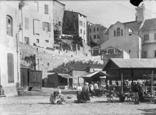 San Remo. Straßenbild mit Marktständen : San Remo. Straßenbild mit Marktständen
