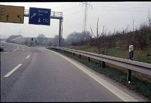 Einfahrt in Kreisel (Wendlingen Richtung München)