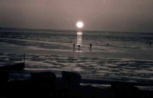 Döse: Sonnenuntergang über dem Watt