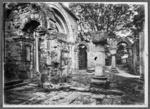 In den Klosterruinen zu Thalbürgel in Thüringen