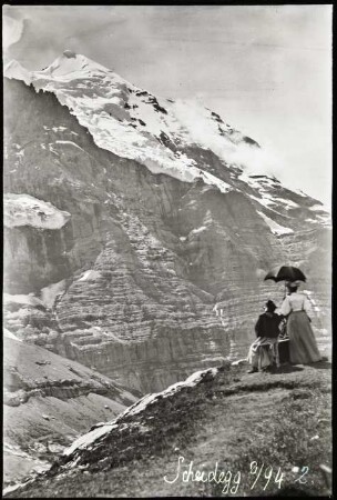 Kleine Scheidegg, Zwei Frauen beim Blick auf das Jungfrau-Massiv