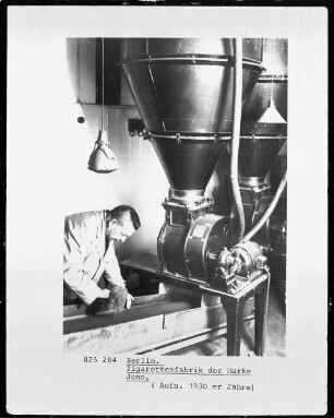 Zigarettenfabrik der Marke Juno