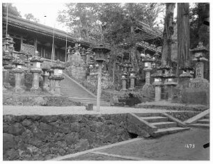 Heilige Lampen in Nara : Weltreisen. Heilige Lampen in Nara an einem Tempel