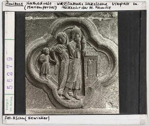 Amiens, Kathedrale: Westfassade, Marienportal, Sockelzone, Vierpass: Rückkehr der Hl. Familie
