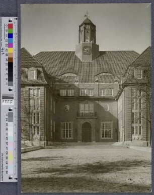 Museum für Hamburgische Geschichte : [Außenansicht]▶Vorplatz; teilw. Seitenflügel