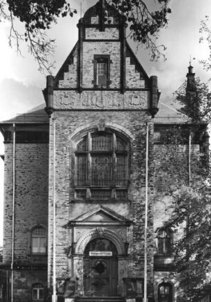 Döbeln, Rosa-Luxemburg-Straße 16. Kreisgericht (1899-1900). Haupteingangsfront