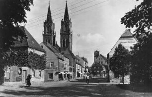 Oschatz. Altoschatzer Straße. Blick nach Nordosten gegen Türme der Stadtkirche St. Ägidien (1443/1464 und 1846/1849; C. A.v. Heideloff)