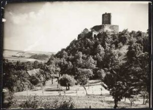 An der Bolkoburg in Bolkenhain/Schlesien : Bolkenhain (Bolkow/Polen). Blick zur Bolkoburg