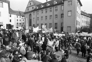 Freiburg im Breisgau: Schüler demonstrieren gegen den Lehrer-Mangel