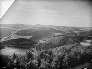 Gemündener Maar : Blick über die drei Dauner Maare, im Vordergrund das Gemündener Maar