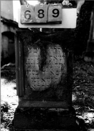 Grabstein 689