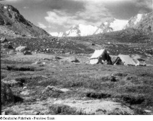 Indien. Kashmir. Ladakh. Karakorum. Expeditionslager Tut- jailak bei Balti-Brangsa in der Loksun-Kette