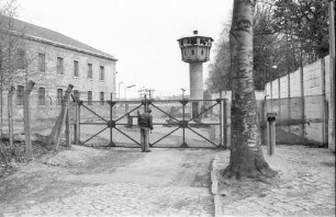 Einfahrt in den Grenzstreifen um die Exklave Steinstücken
