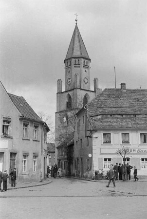 Blick auf die kathlische Kirche in Wittichenau : Pohlad na katolsku cyrkej w Kulowje : Wittichenau / Kulow