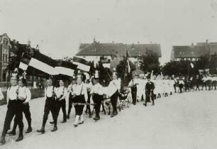 Frohburger Schulfest 1912, Knabenzug mit Fahne