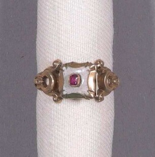 Durchbrochener goldener Fingerring
