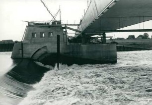 Schleuse der Staustufe Geesthacht, 1964-1965
