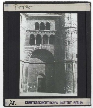 Trier, Dom : Außenansicht, W-Fassade, rechte Hälfte