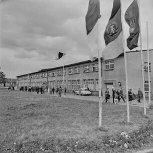 Neue polytechnische Oberschule Löbauer Straße : Bautzen. Oberschule, Löbauer Straße. Außenansicht